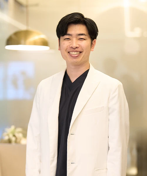 院長のポートレート写真、誠実な笑顔